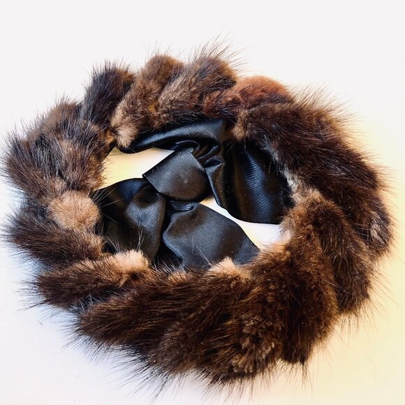 Vintage 1950's Brown Mink Capulet Style Hat with Black Center Bow - Picture 4 of 11